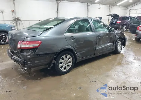 2010 Toyota Camry Le z USA, uszkodzony, nr VIN 4T4BF3EK7AR055897